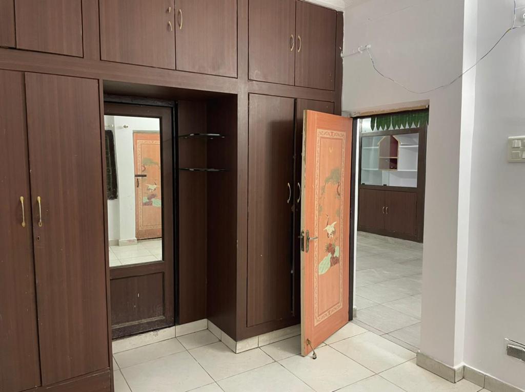 3 BHK Flat for sale in Ya